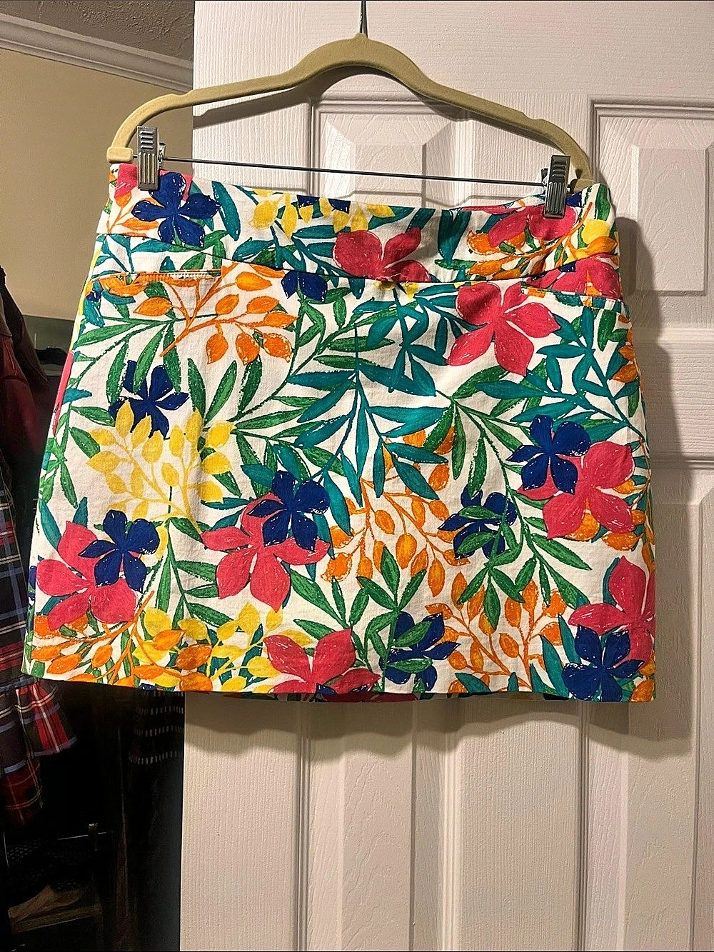 Floral Mini golf Skort in White & Multicolor Like New